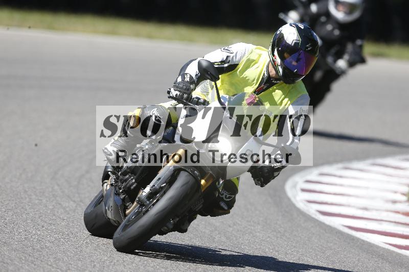 Archiv-2025/48 25.08.2025 Cornu Master School ADR/gruen-vert/0-1